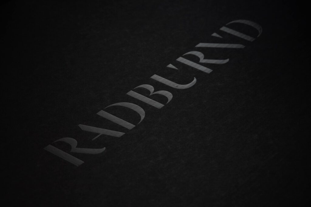 Radburnd logo on lid