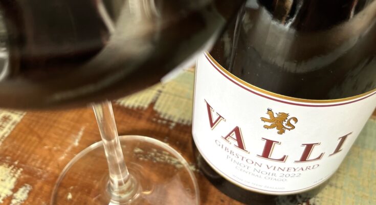 Valli Gibbston Pinot Noir 2022