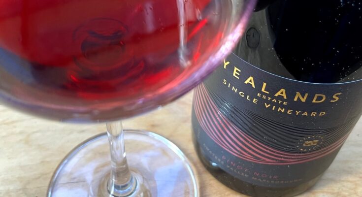 Yealands Estate Single Vineyard Pinot Noir 2021