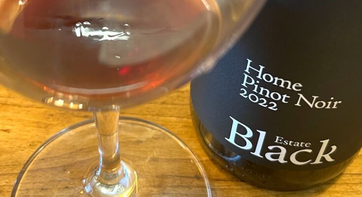 Black Estate Home Pinot Noir 2022