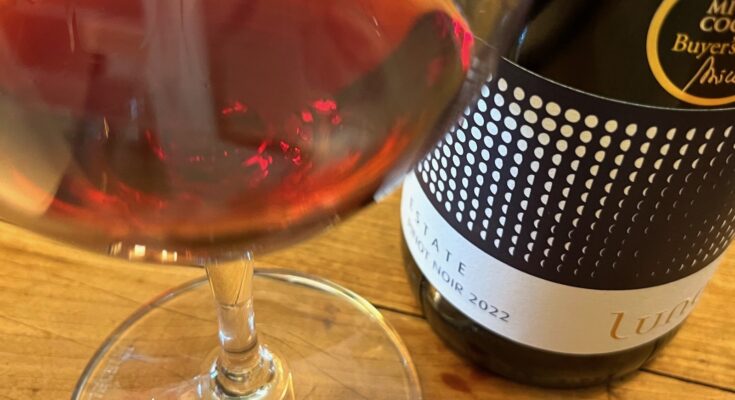 Luna Estate Pinot Noir 2022