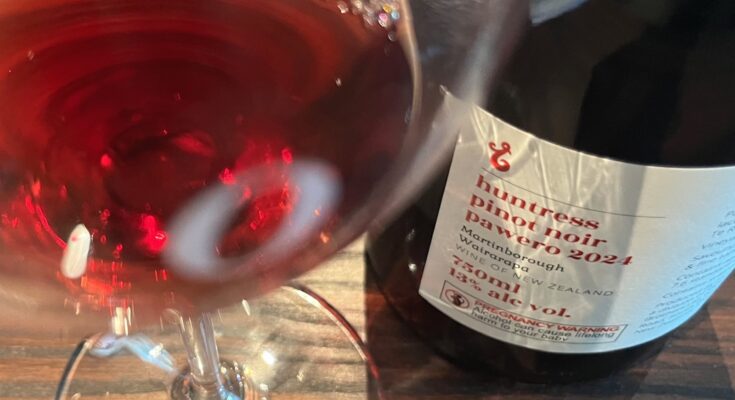 Huntress Pawero Pinot Noir 2024