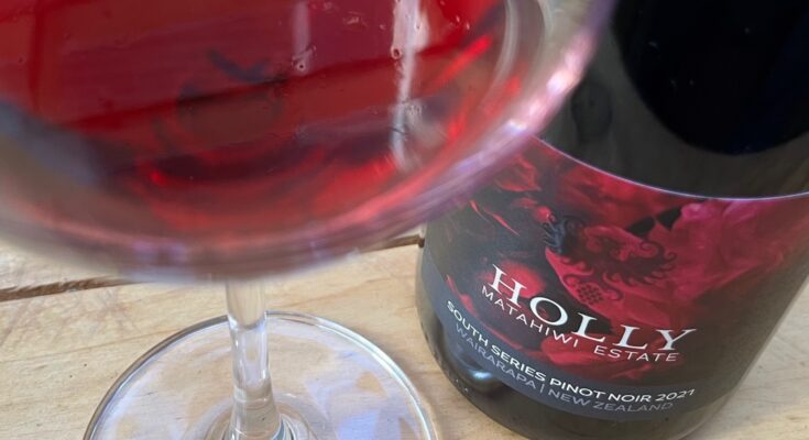 Matahiwi ‘Holly’ South Series Pinot Noir 2021
